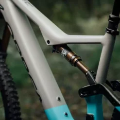 Orbea RISE H10 Mouse Grey-Sky Blue (Matt) 7 Orbea RISE H10 Mouse Grey-Sky Blue (Matt) -Bikes Verkaufsgeschäft Bikecheck Exterior RiseH10 Grey Blue 5